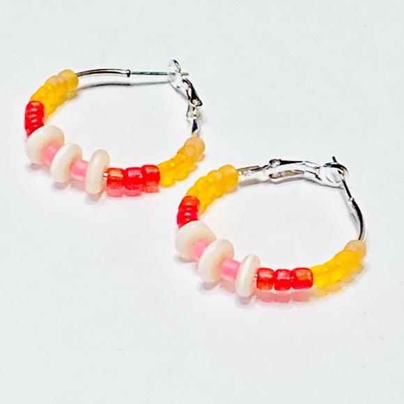 BOMBSHELL ON THE BEACH 30mm Beaded Hoop Earrings - Picture 1 of 7